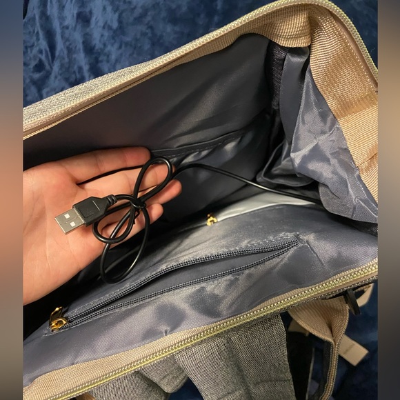 NWT Convertible backpack and diaper bag with bassinet and diaper-changing pad - Picture 5 of 8